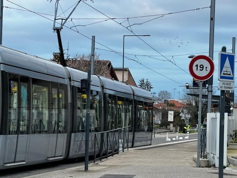 Apparemment Blagnac Proche Tram Lägenhet Exteriör bild